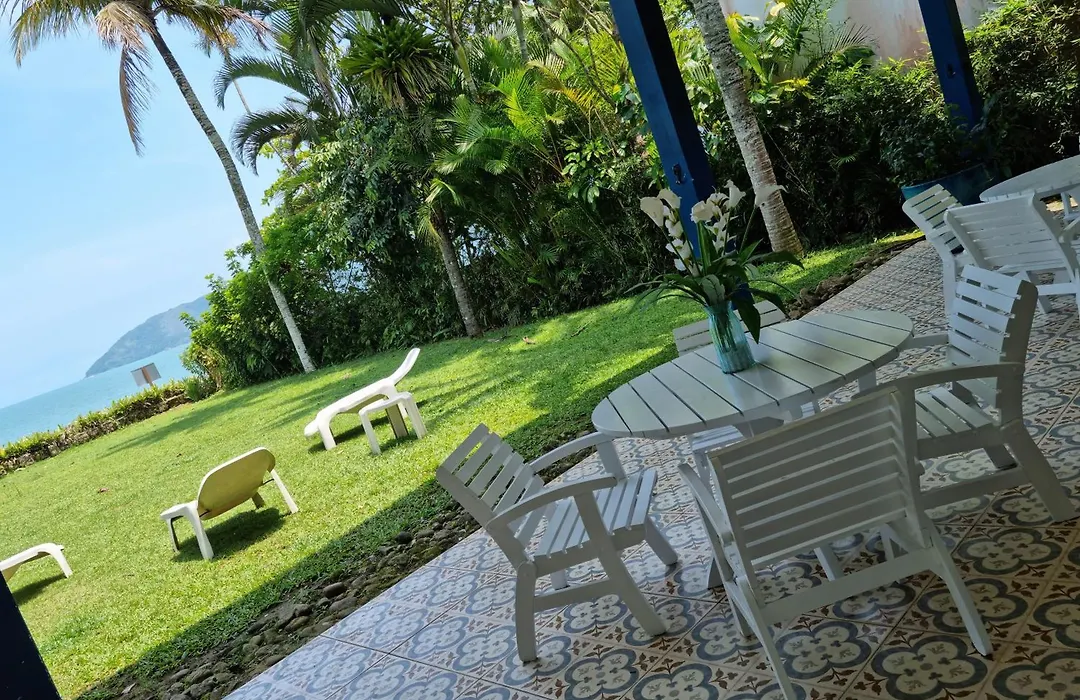 Casa pé na areia - Praia do Lázaro-1